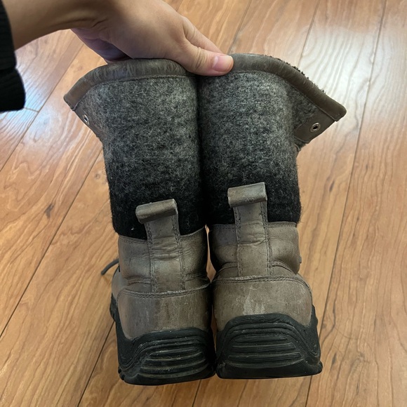UGG Adirondack II Women 8 Waterproof Hiking Snow Boots #1014387 Gray/Black - Picture 4 of 10